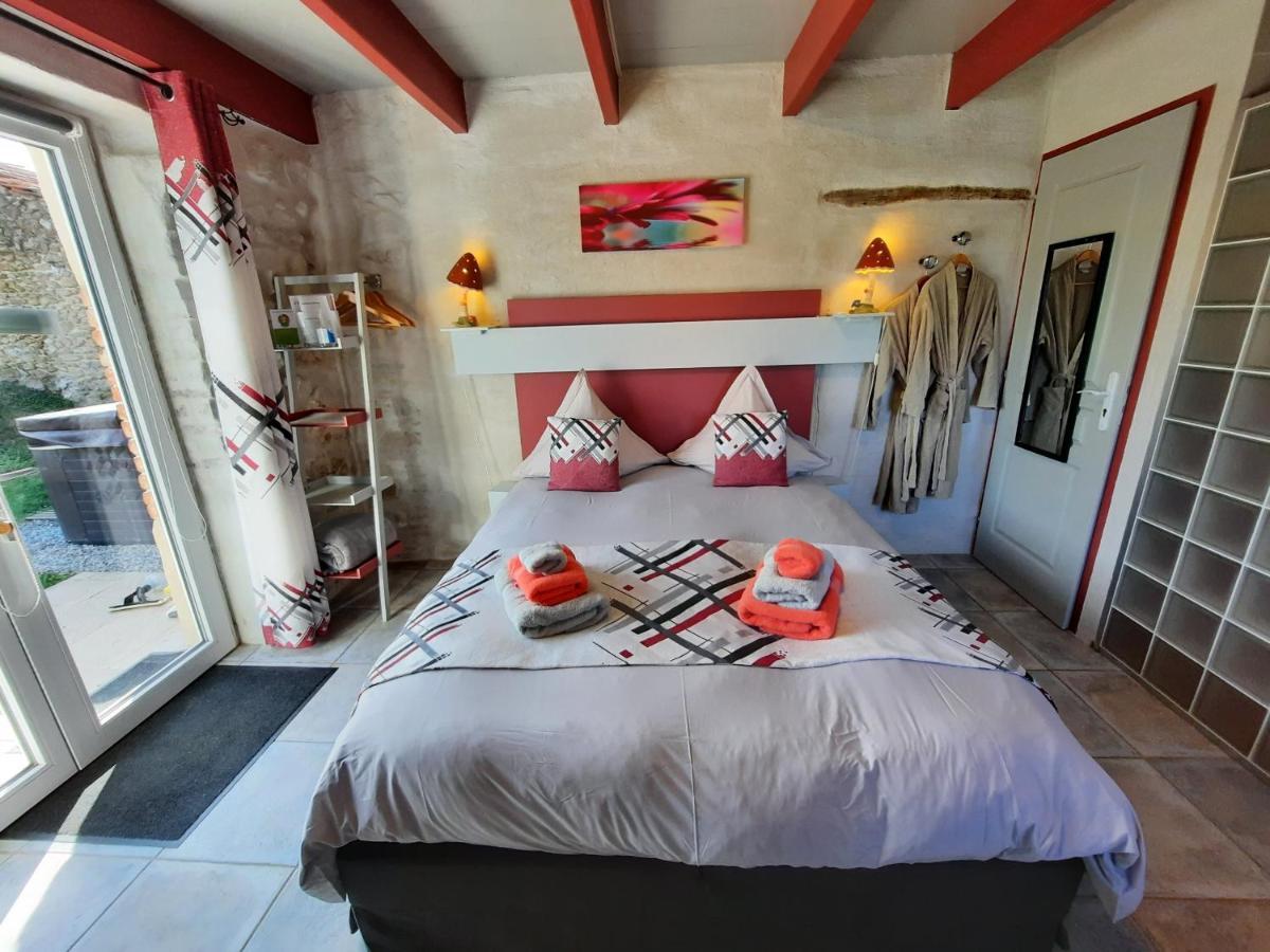 Bed and Breakfast L'Echappee Tremoussante Saint-Barthelemy-de-Vals Екстер'єр фото