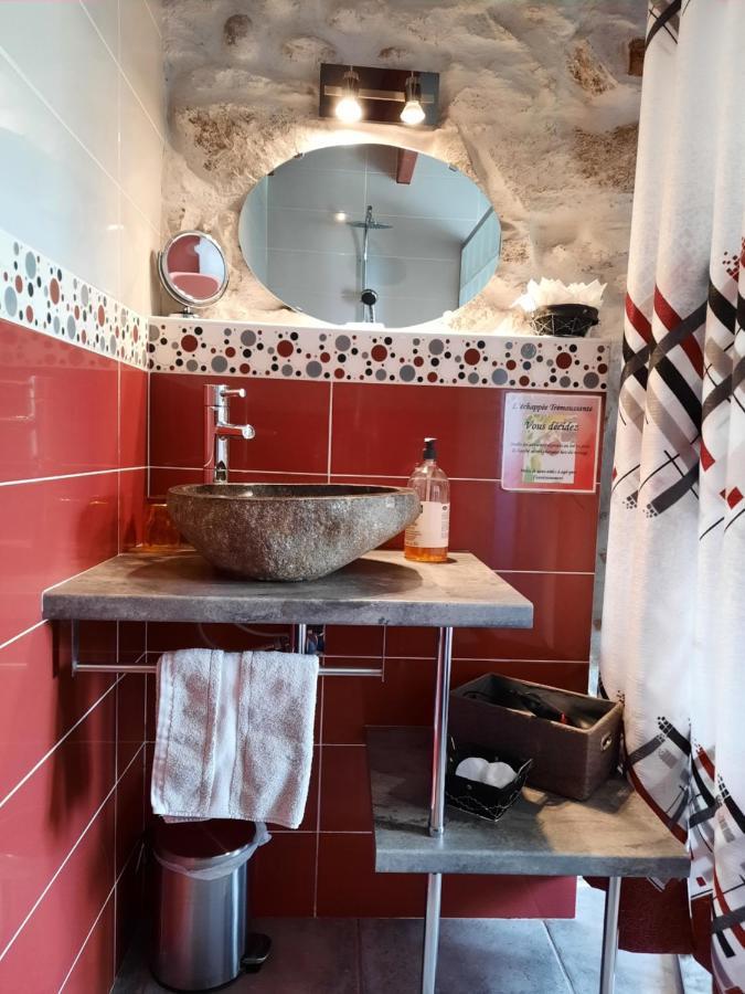 Bed and Breakfast L'Echappee Tremoussante Saint-Barthelemy-de-Vals Екстер'єр фото