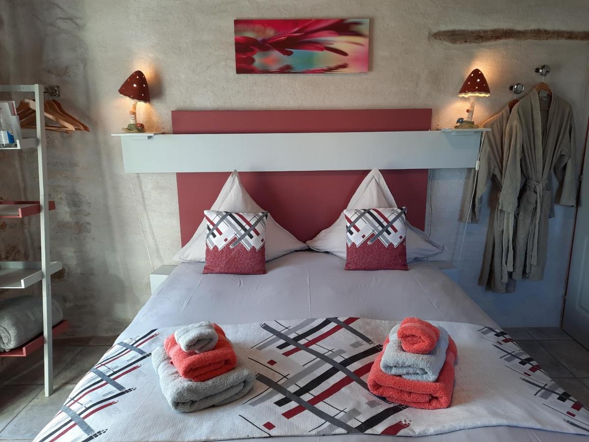 Bed and Breakfast L'Echappee Tremoussante Saint-Barthelemy-de-Vals Екстер'єр фото