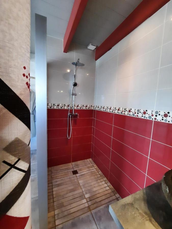 Bed and Breakfast L'Echappee Tremoussante Saint-Barthelemy-de-Vals Екстер'єр фото