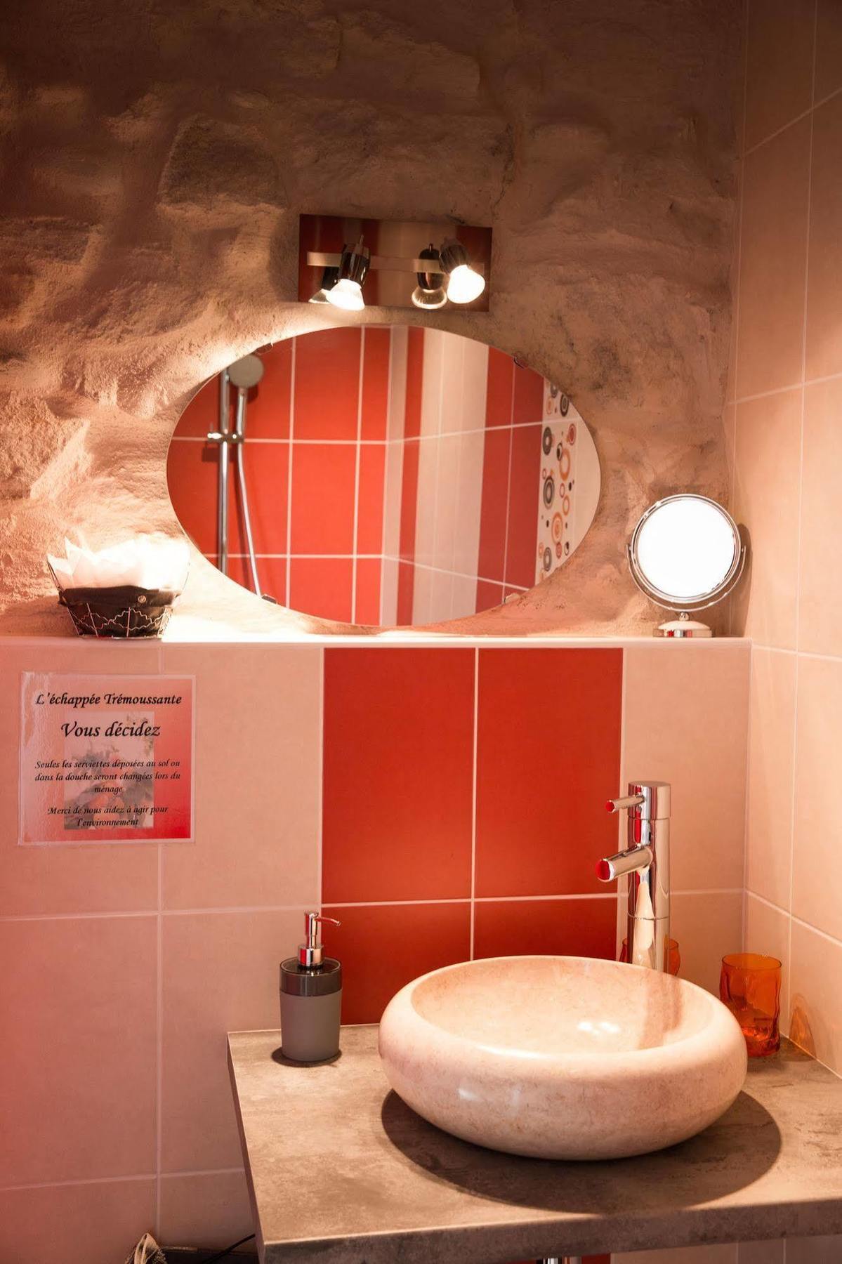 Bed and Breakfast L'Echappee Tremoussante Saint-Barthelemy-de-Vals Екстер'єр фото